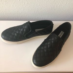 Steve Madden slip on